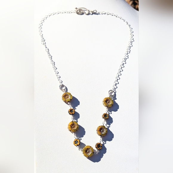 Dainty Sterling Silver Necklace Vintage Glass Flower Blossom Beads - Picture 16 of 16